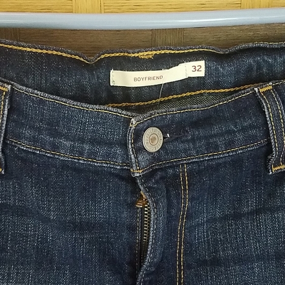 Levi boyfriend cut off shorts - Picture 2 of 3